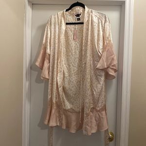 NWT Victoria’s Secret Silk Robe
